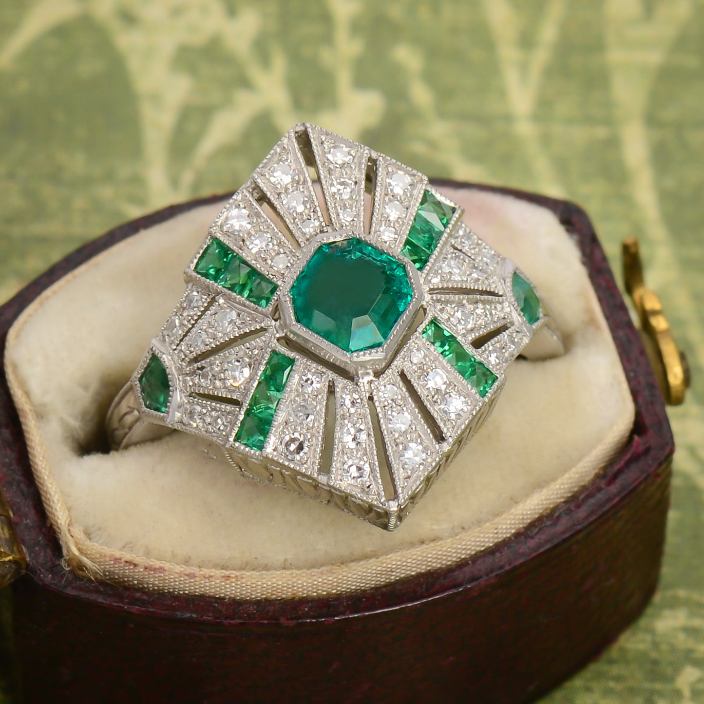 Dynamism - Emerald Diamond Platinum Ring