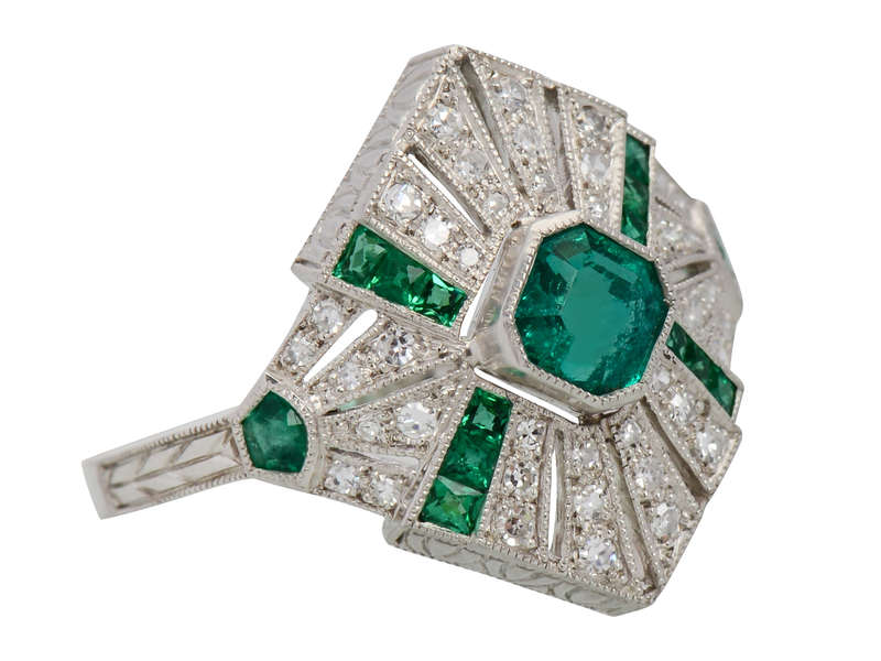 Dynamism - Emerald Diamond Platinum Ring