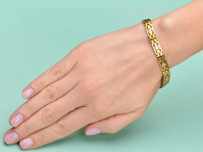 
                      
                        Slinky Old European Diamond Link Gold Bracelet
                      
                    