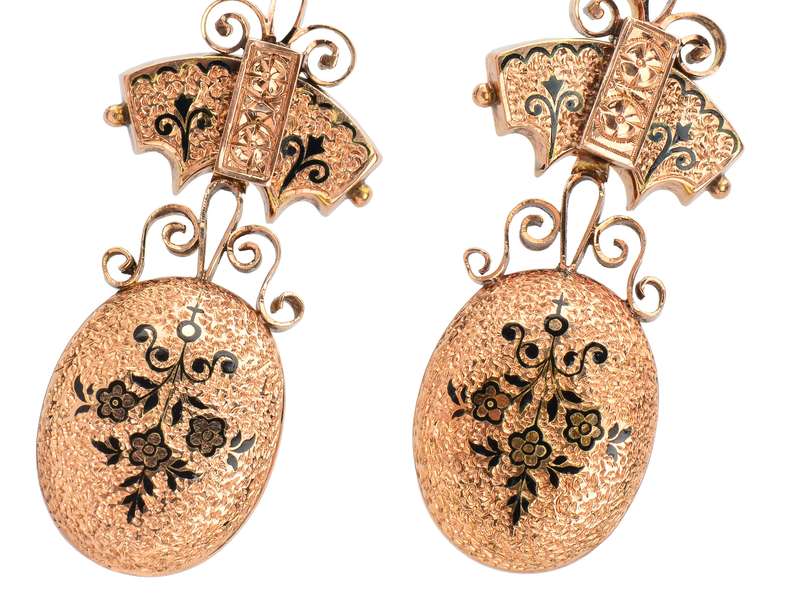 American Victorian Taille d'Epargne Earrings