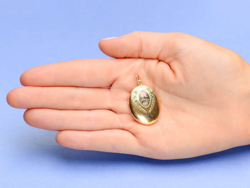 Exquisite Swiss Enamel 18k Gold Locket