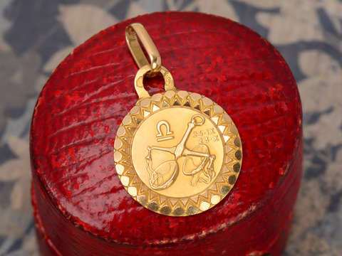 French Libra Zodiac Sign Charm in 18k