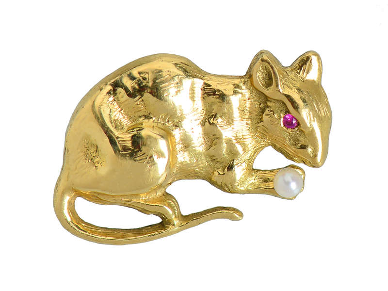 Charming Antique Mouse Brooch in Gold