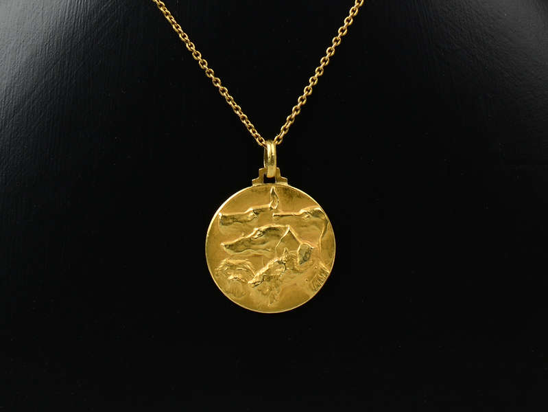 Realism - Italian Gold Five Dog Vintage Pendant