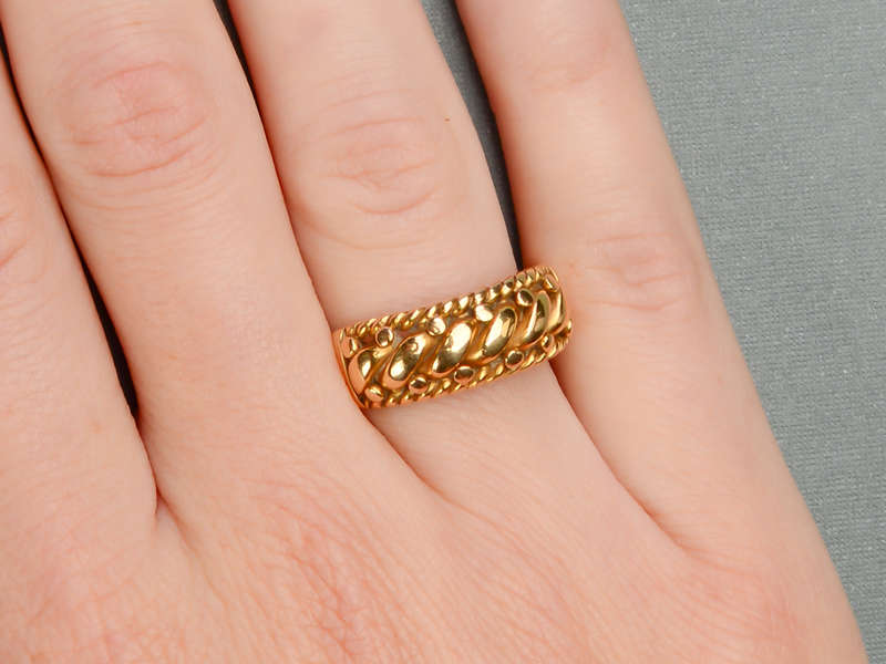 Gender Neutral 18k Gold Antique Ring of 1910