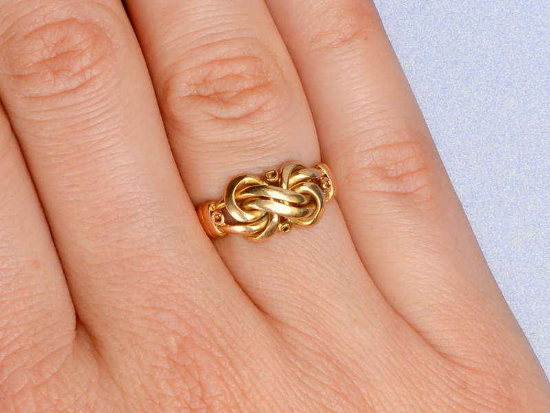 Knot Ring of 18k Gold From 1898