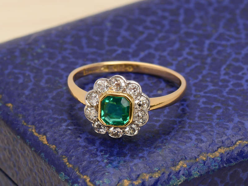 Art Deco Emerald Scalloped Edged Diamond Ring
