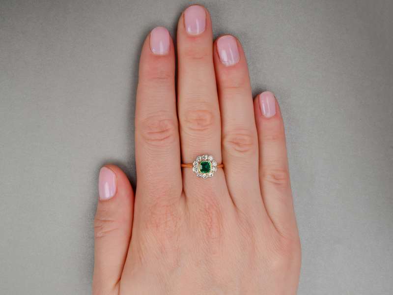 Art Deco Emerald Scalloped Edged Diamond Ring
