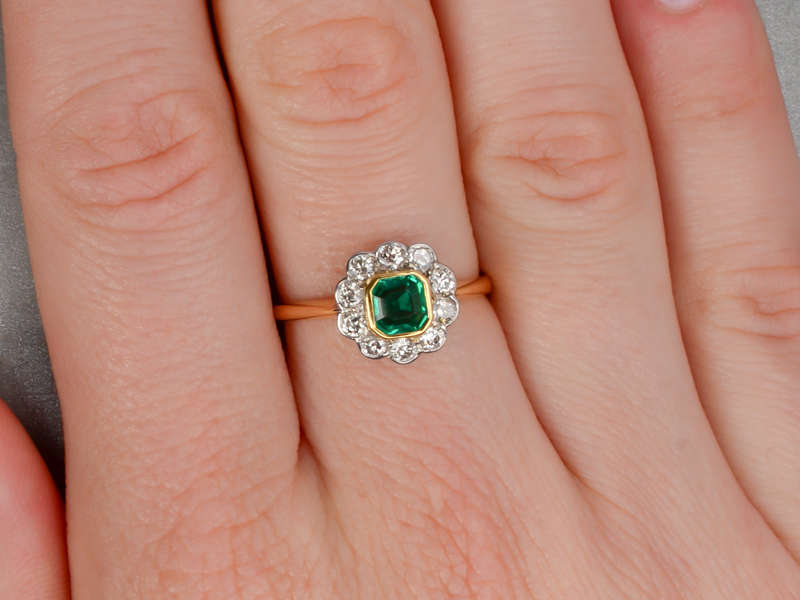 Art Deco Emerald Scalloped Edged Diamond Ring