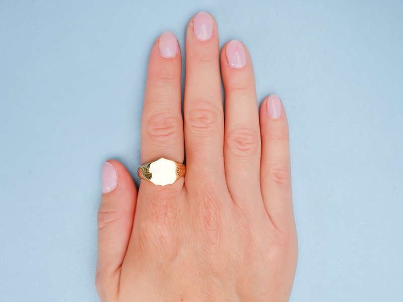 
                      
                        Distinction - Antique 18k Gold Signet Ring of 1907
                      
                    