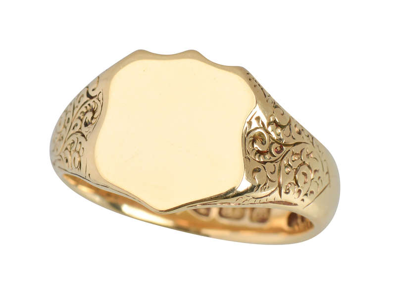 Distinction - Antique 18k Gold Signet Ring of 1907