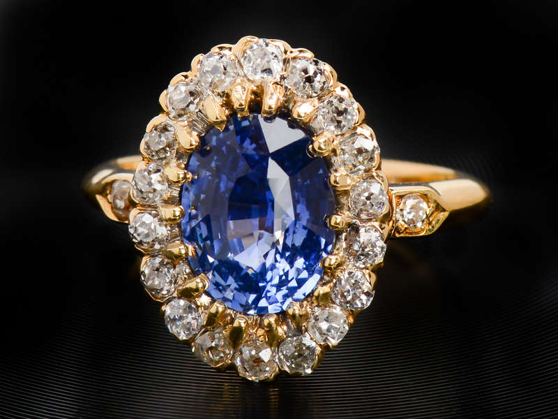 Superlatif - Ceylon Sapphire Diamond Cluster Ring