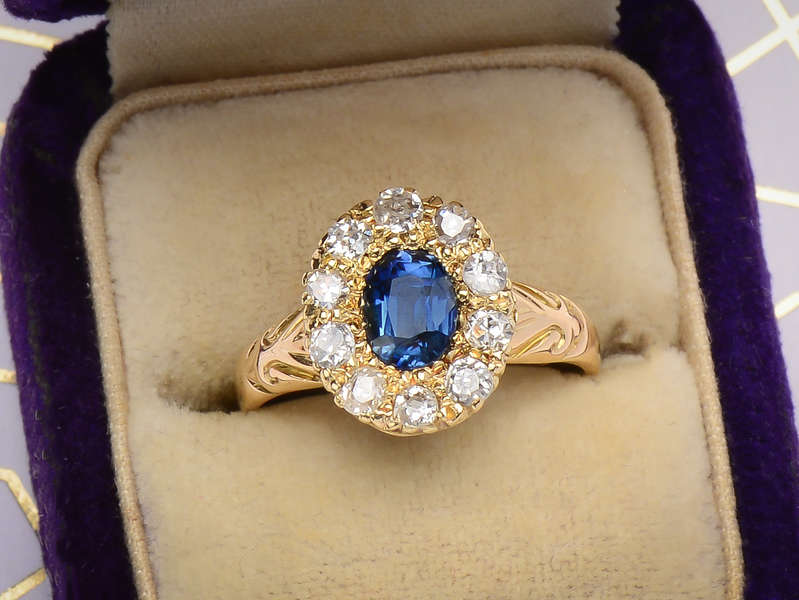 Passion - Antique Sapphire Diamond Halo Ring