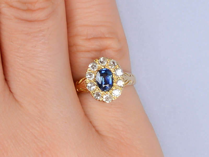 Passion - Antique Sapphire Diamond Halo Ring