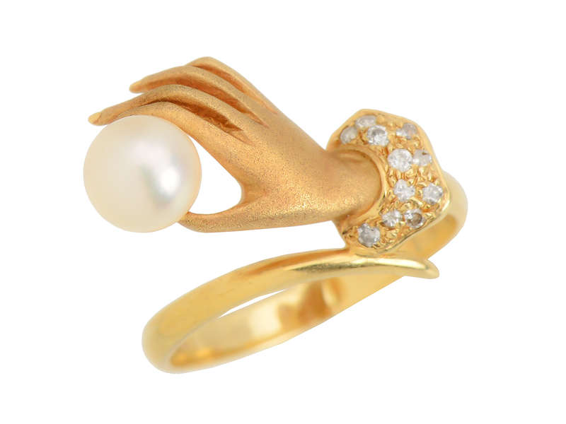 Hands On - Pearl Diamond Gold Ring