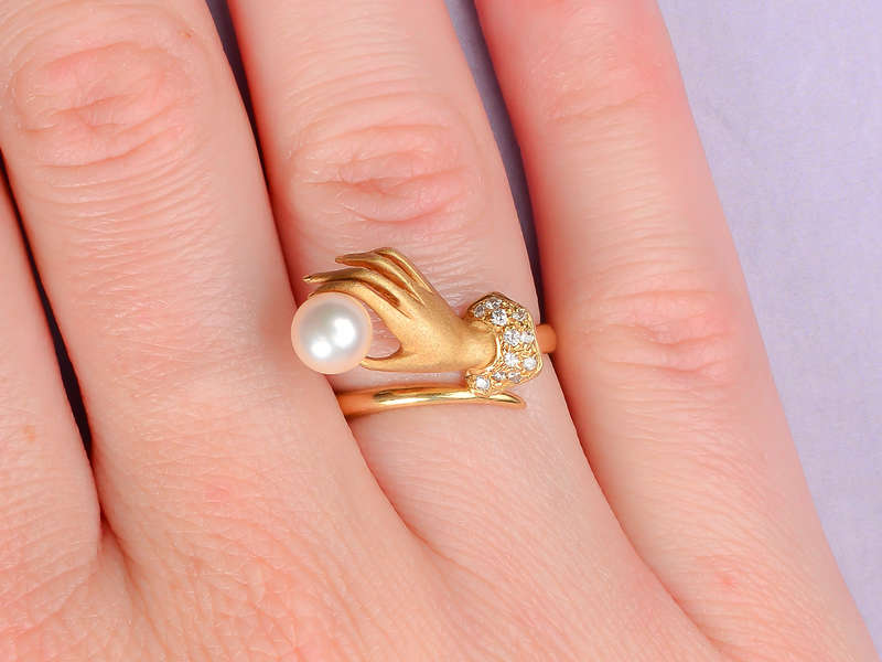 Hands On - Pearl Diamond Gold Ring