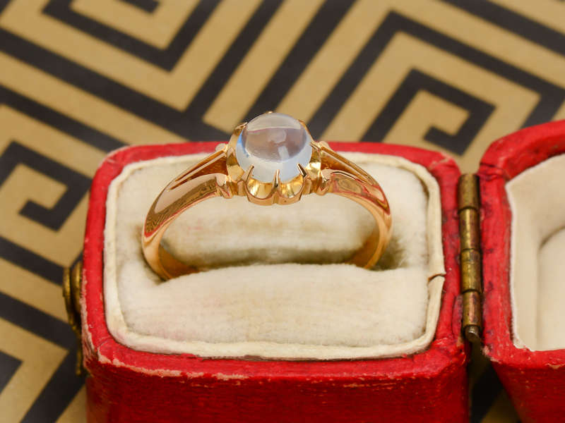 Night Magic - Moonstone 18k Gold Ring of 1904