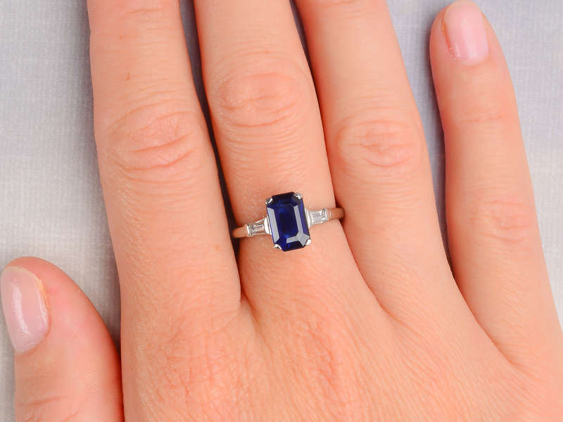
                      
                        No Heat Sapphire Diamond Ring
                      
                    