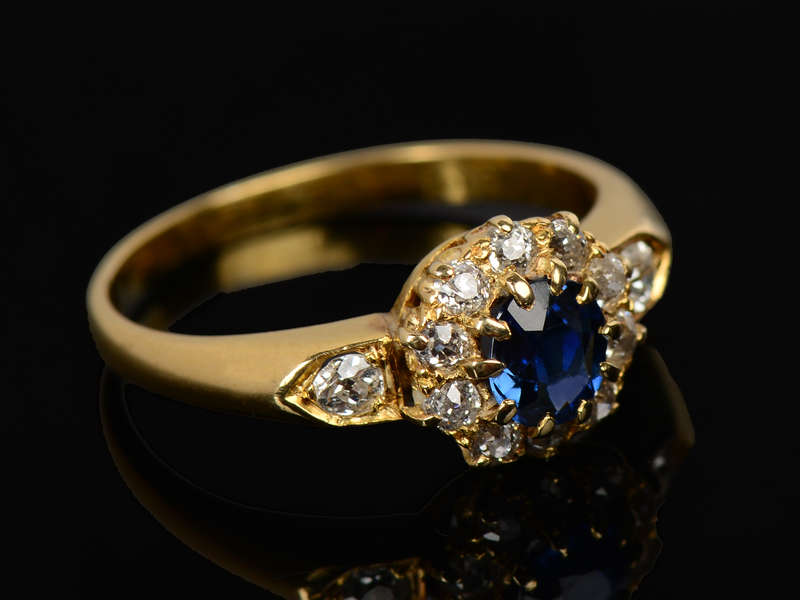 Meet Cute - Sapphire Diamond Antique Ring