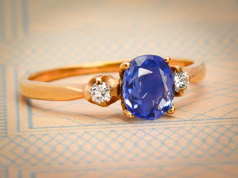 Ceylon Wonder - Unheated Sapphire Engagement Trilogy Ring