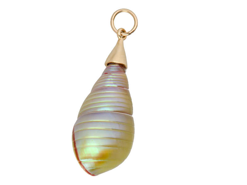 Tidal Waters - Maireeneer Shell Pendant in Gold