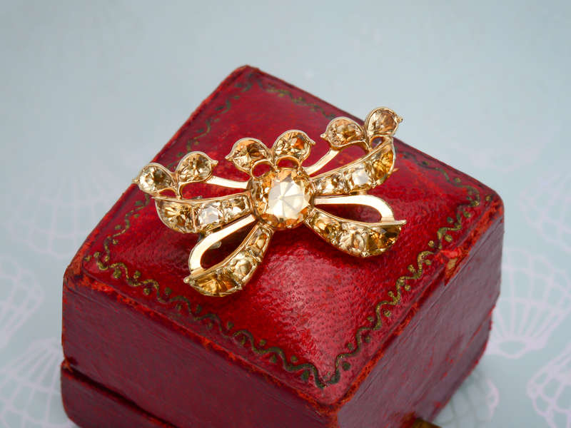 Georgian Precious Topaz Bow Motif Brooch in Gold