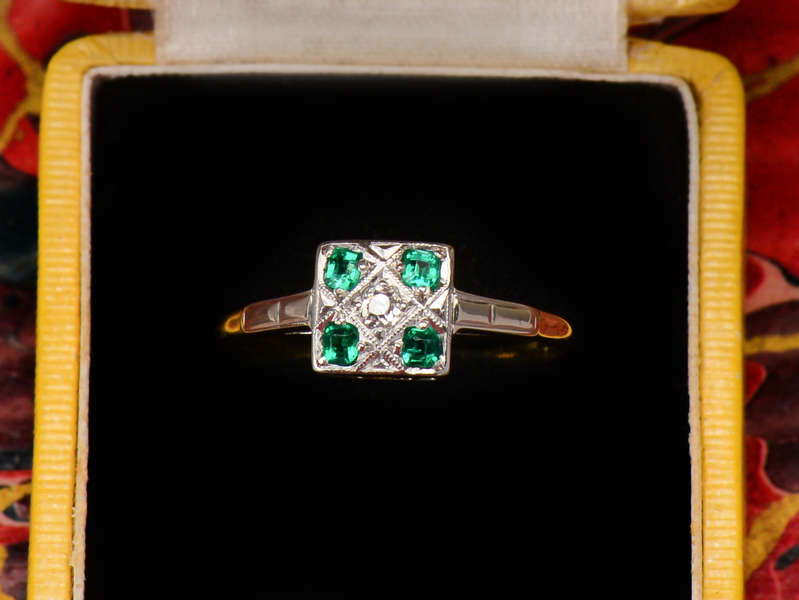 Vivid Emerald Diamond Art Deco Ring