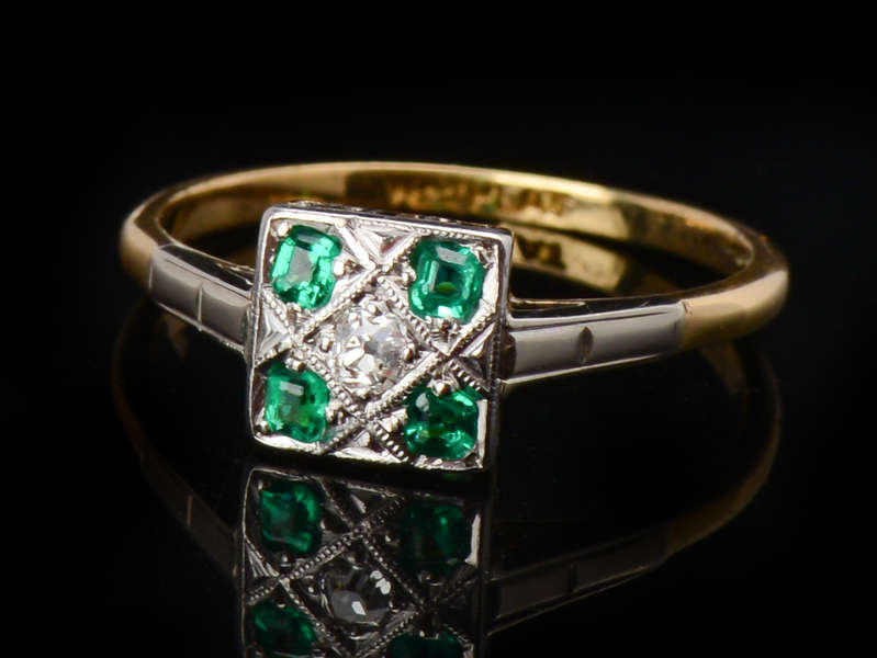 Vivid Emerald Diamond Art Deco Ring