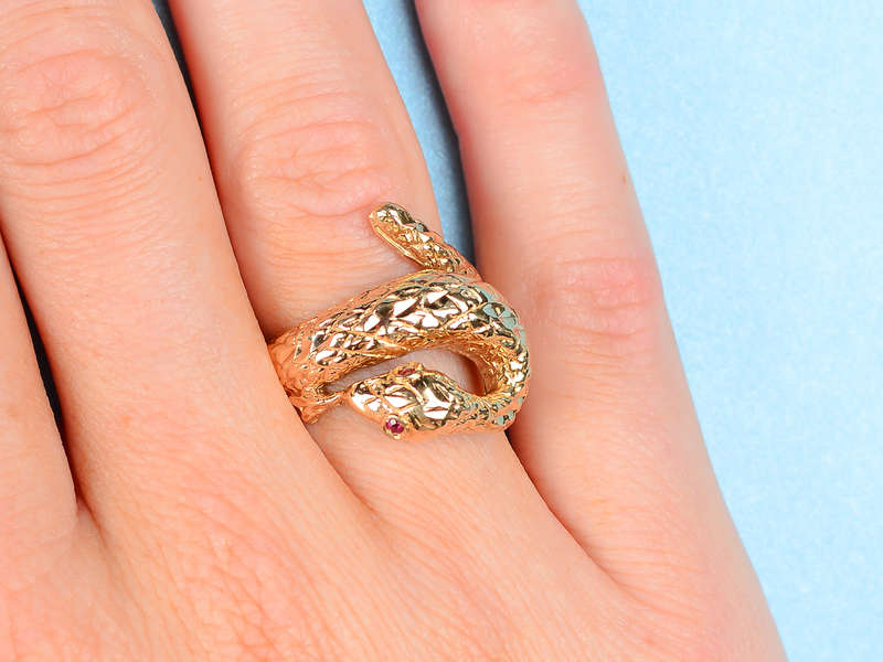 SSSSay Yessss....Vintage Snake Ring of Gold
