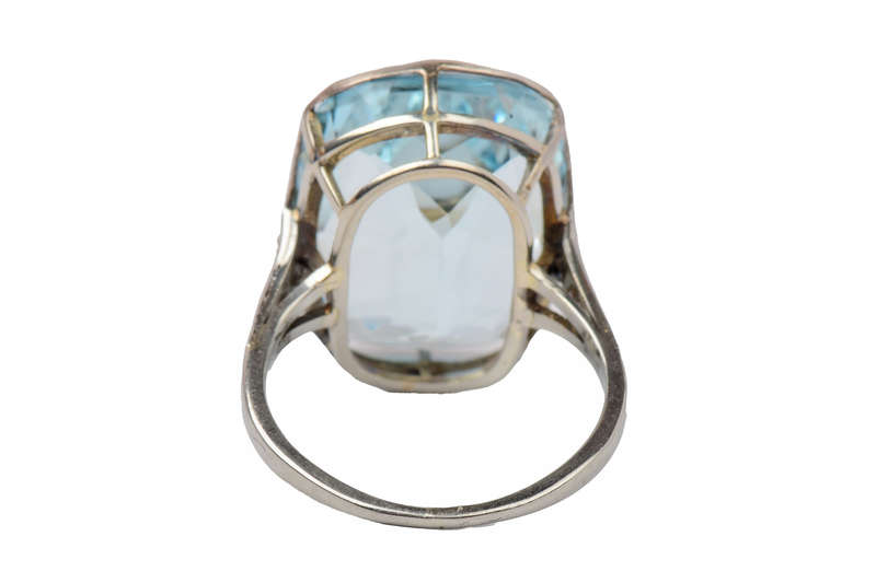 Sublime Art Deco Huge Aquamarine Solitaire Ring