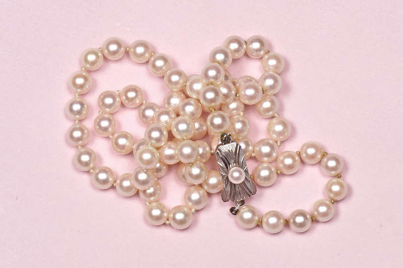 Vintage Mikimoto Pearl Necklace in Box