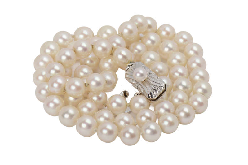 Vintage Mikimoto Pearl Necklace in Box