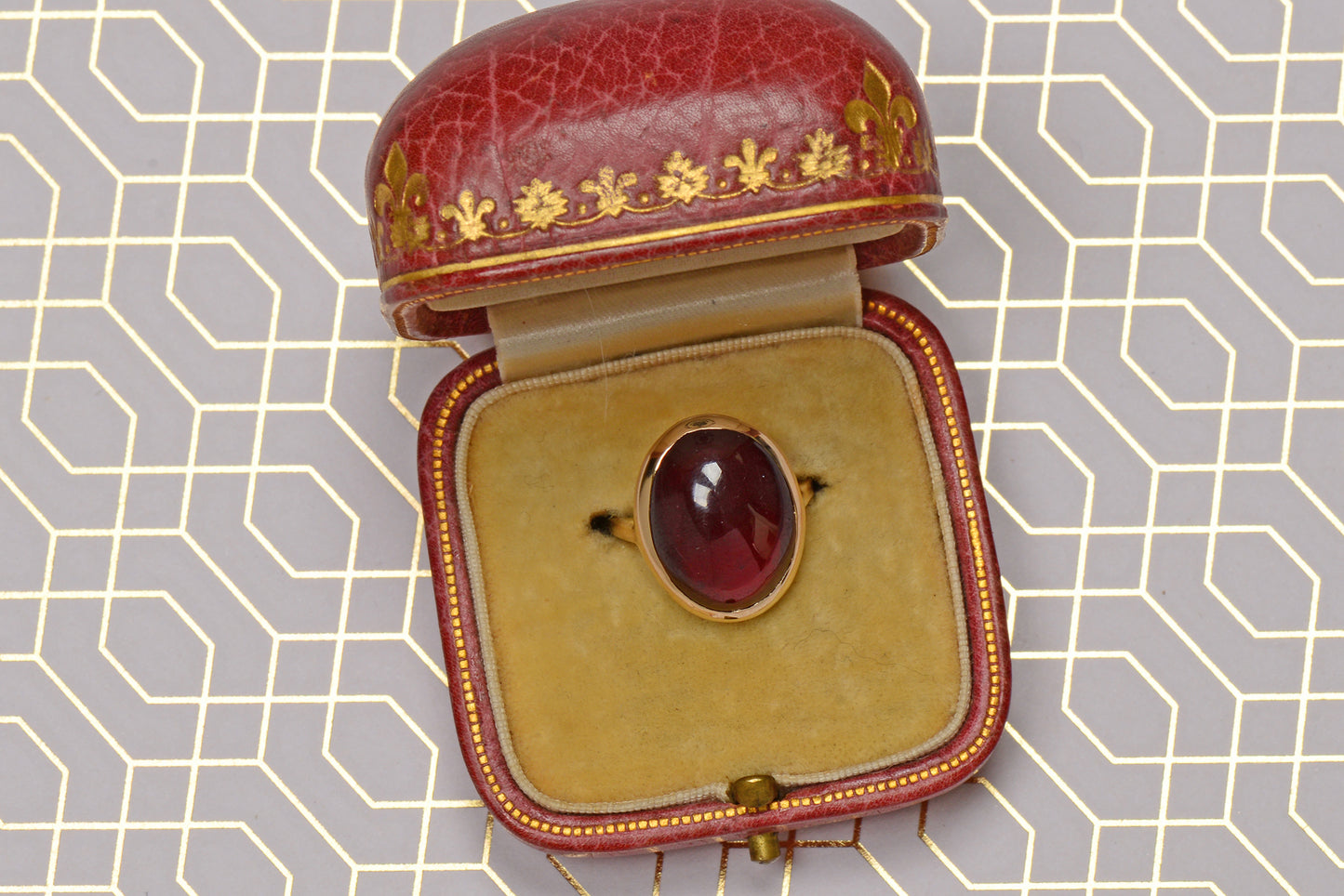 Garnet Glam - Oval Cabochon 14k Gold Ring